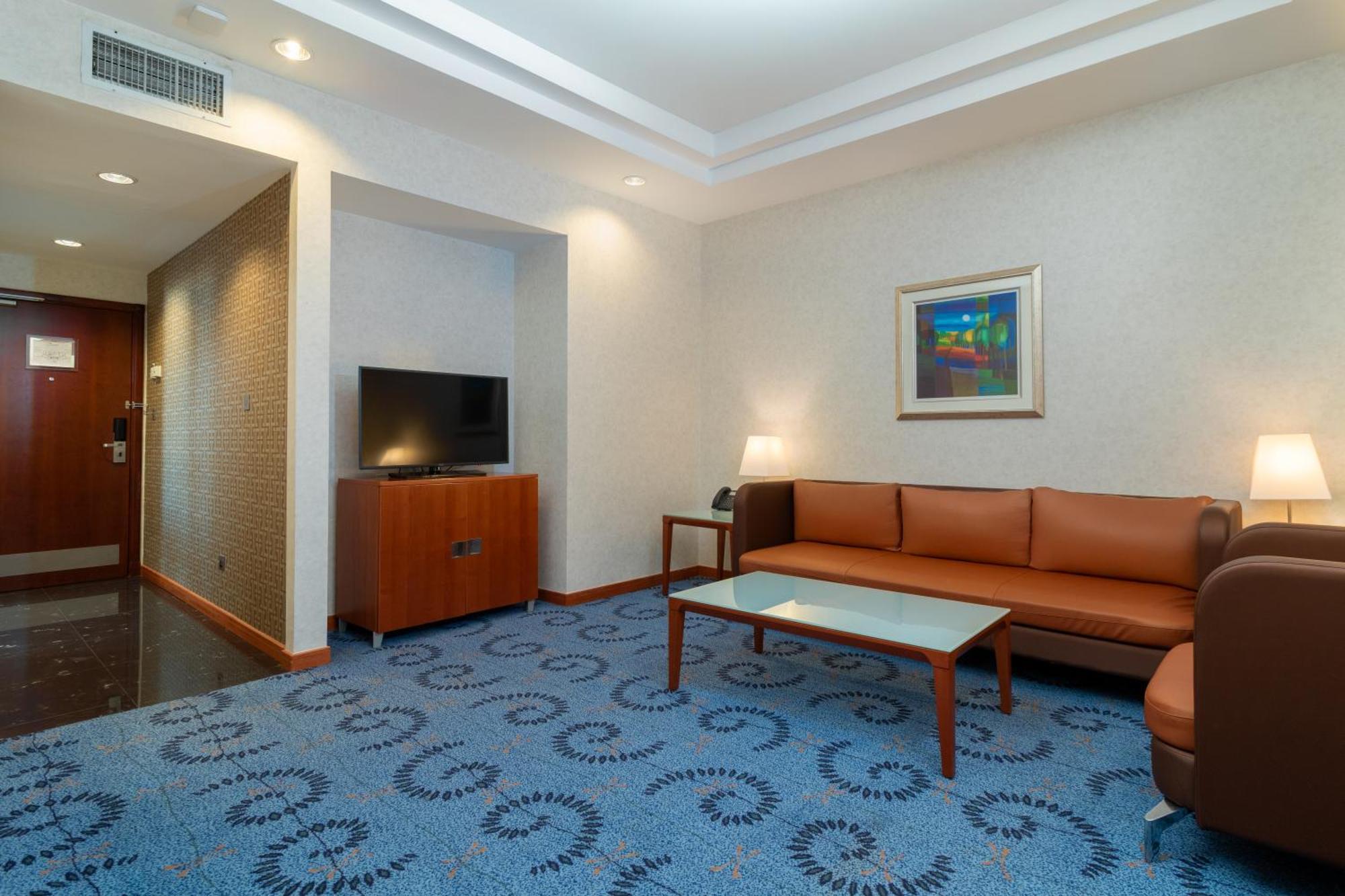 Holiday Inn - Suites Kuwait Salmiya By Ihg Kuwait City Exterior photo